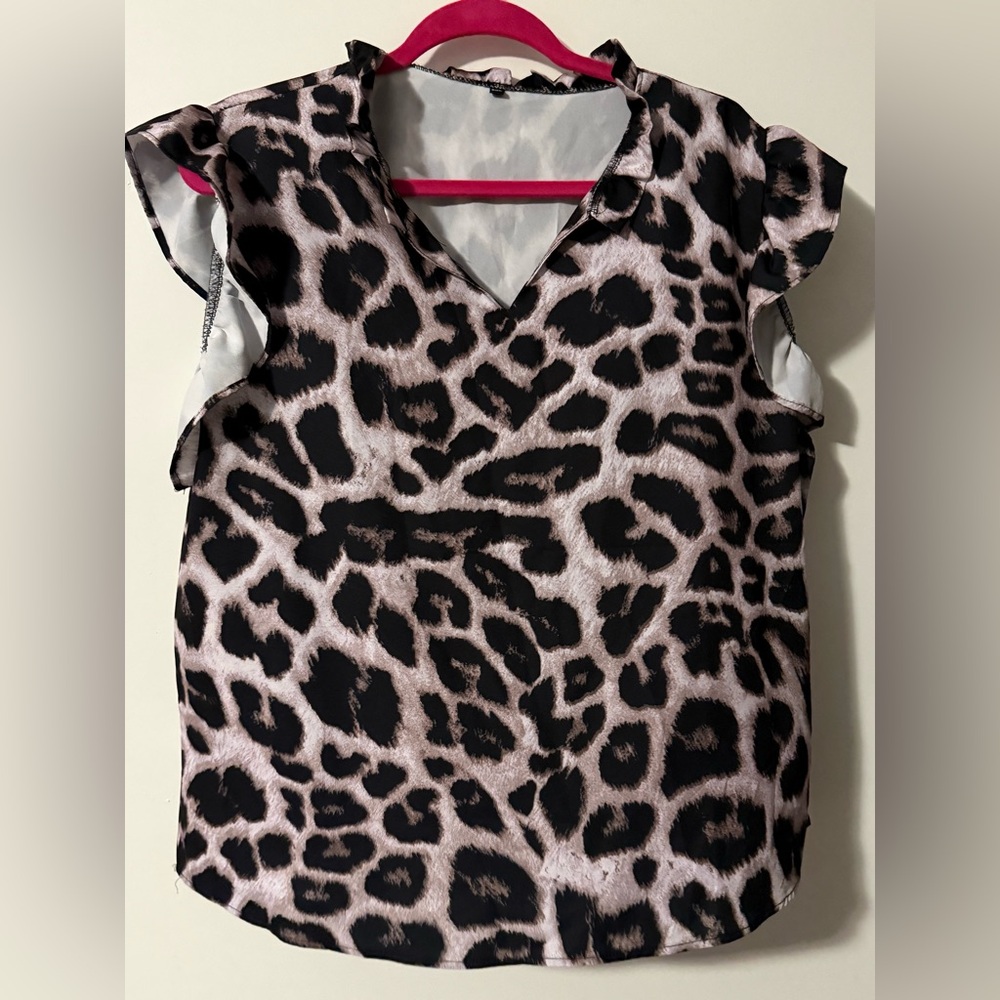 Women’s Leopard Print V-Neck Top - White & Black